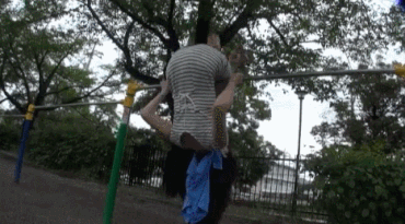 놀이터가서 그네도 타고 철봉도 하고싶고