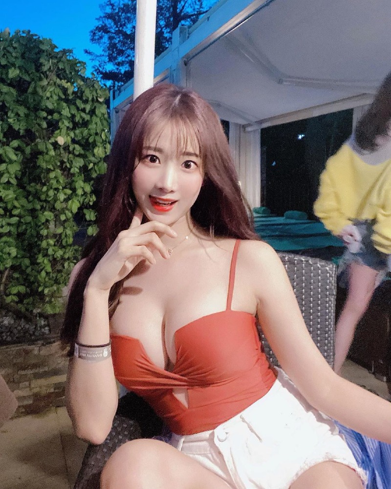 
여름이 끝나서 아쉬운 김한나 치어리더
