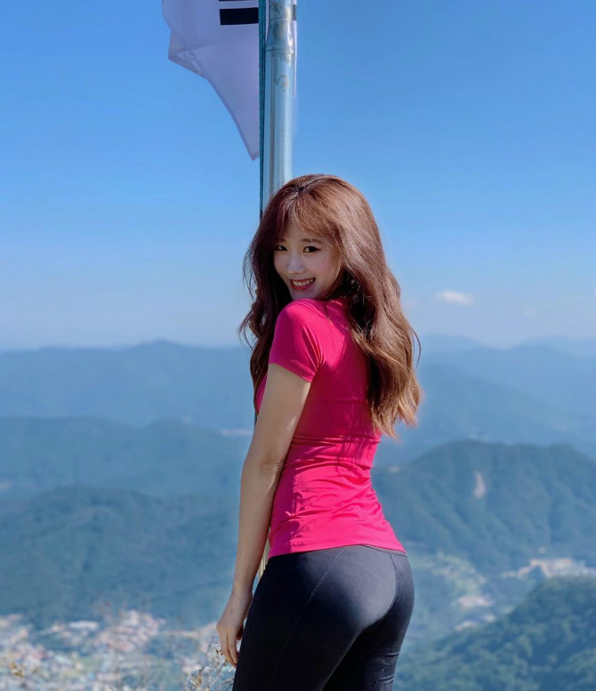 
레깅스 입고 등산간 김한나 치어리더.jpg
