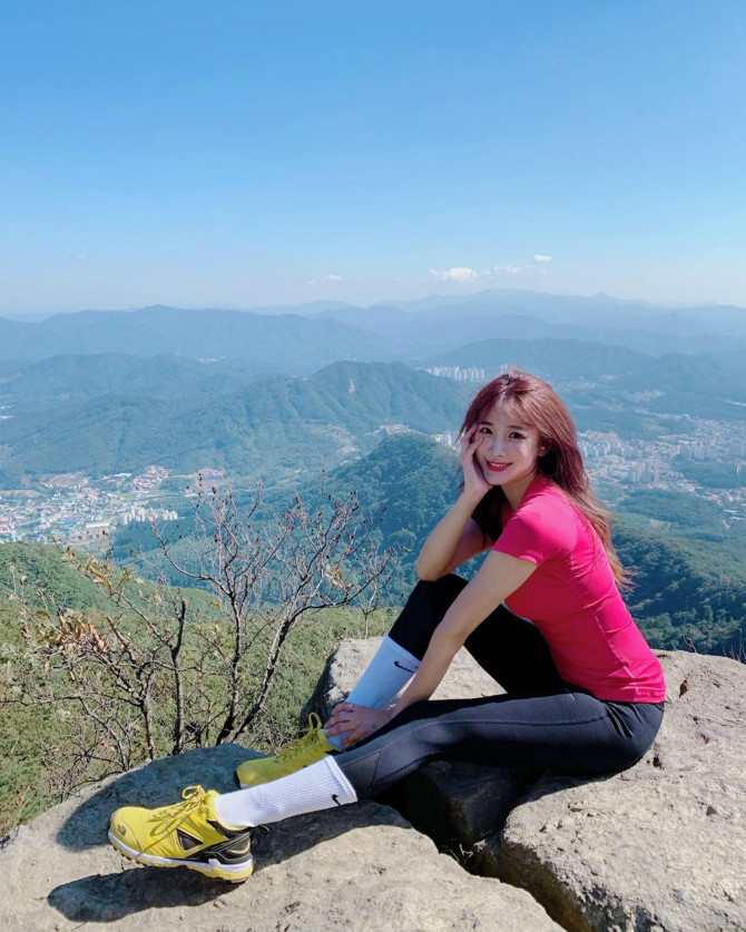 
레깅스 입고 등산간 김한나 치어리더.jpg
