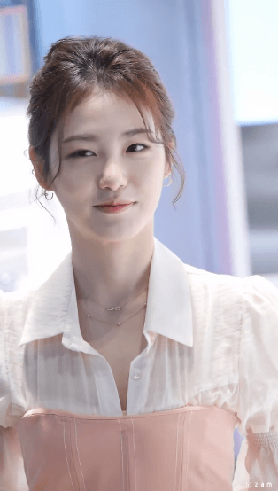 
똥머리한 예은이...~
