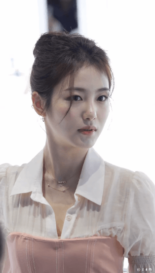 
똥머리한 예은이...~
