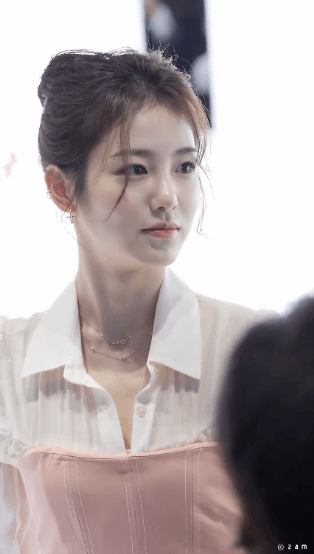 
똥머리한 예은이...~
