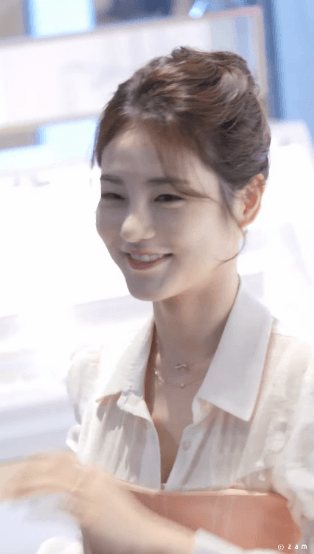 
똥머리한 예은이...~
