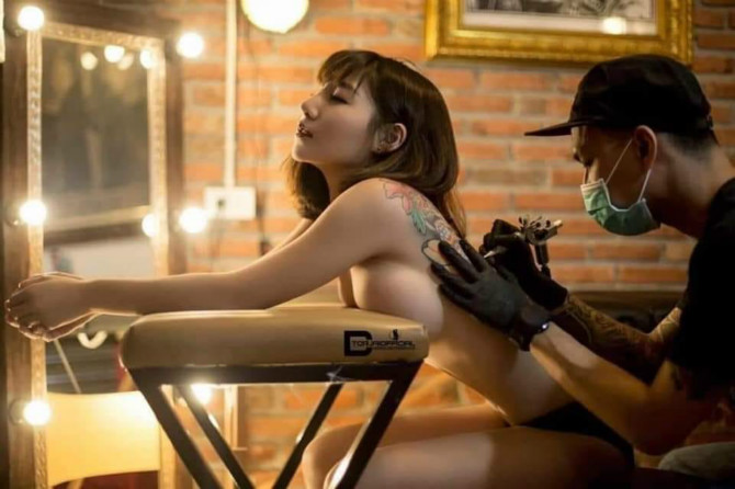 
등 타투女
