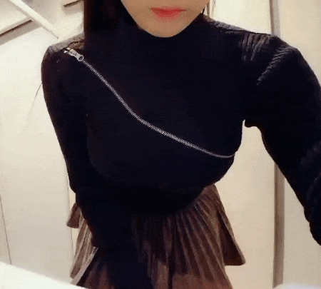 손이 이쁘네요...~