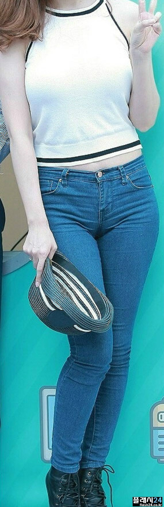 
청바지 핏이 이쁜누나...~
