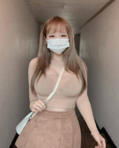 ㅇㅎ) 크로스백을 올바르게 착용한 처자