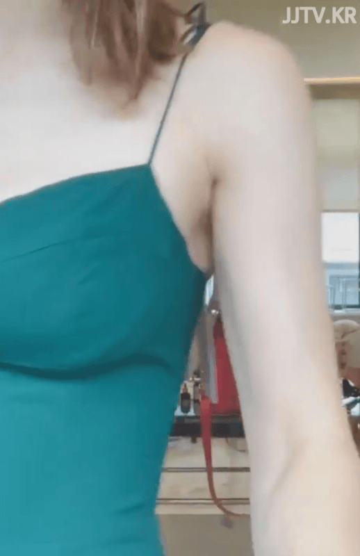 
화장안한 누나...~
