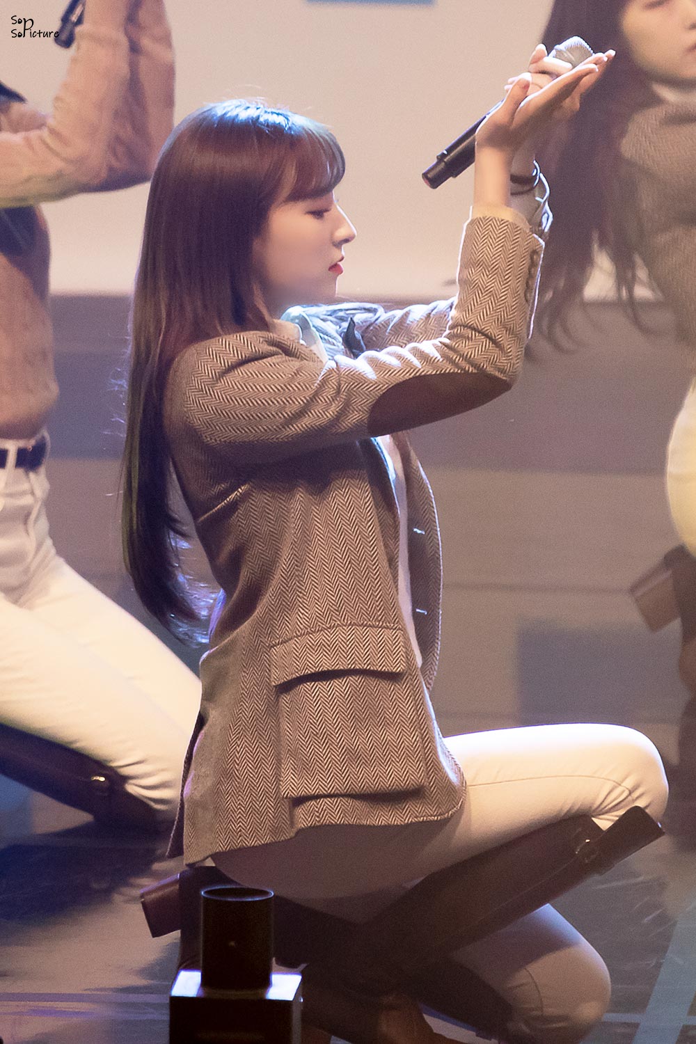 
입체적인 우주소녀 옆얼굴.jpg
