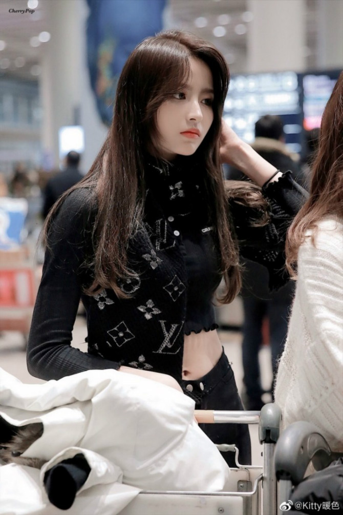 
174cm 아이돌 연습생~
