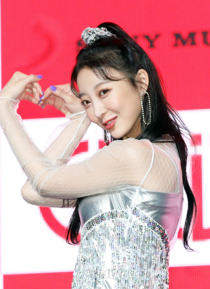 
EXID LE-정화-하니-솔지-혜린
