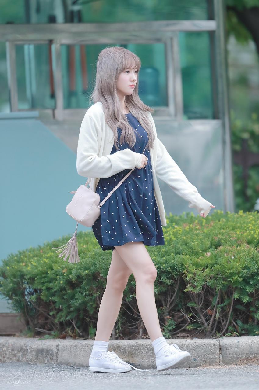 캠퍼스 새내기 느낌의 우주소녀.jpgif
