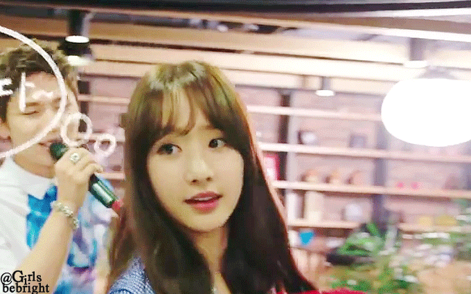캠퍼스 새내기 느낌의 우주소녀.jpgif