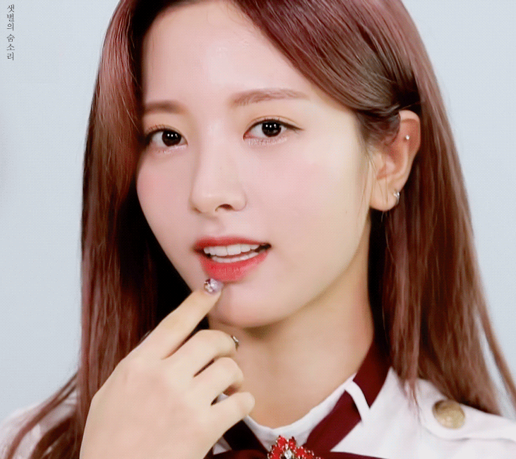캠퍼스 새내기 느낌의 우주소녀.jpgif