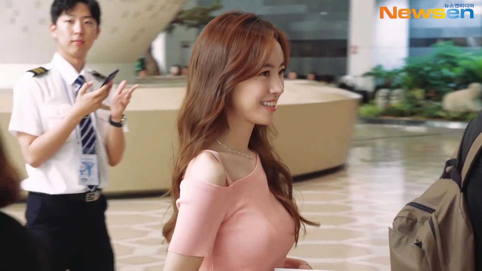 
진세연 공항 비주얼.gif
