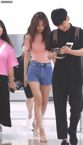 
진세연 공항 비주얼.gif
