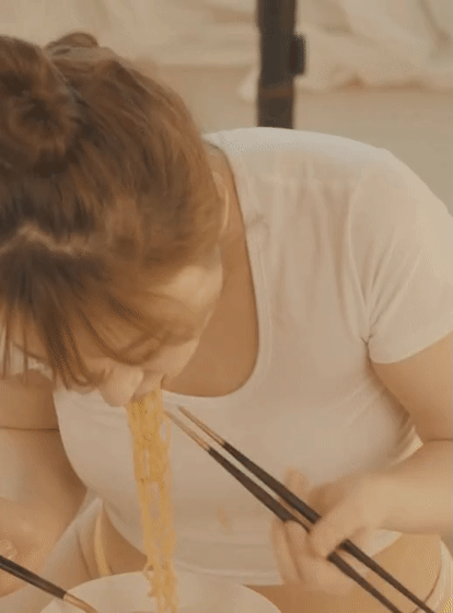 
오빠.........오늘 라면 먹고 갈래?
