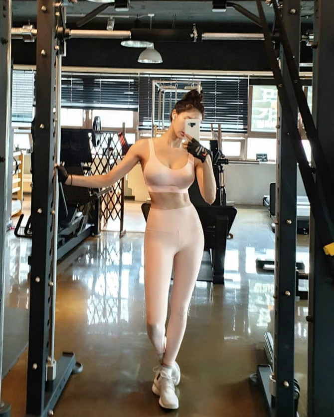 
레깅스녀 몸뭬~
