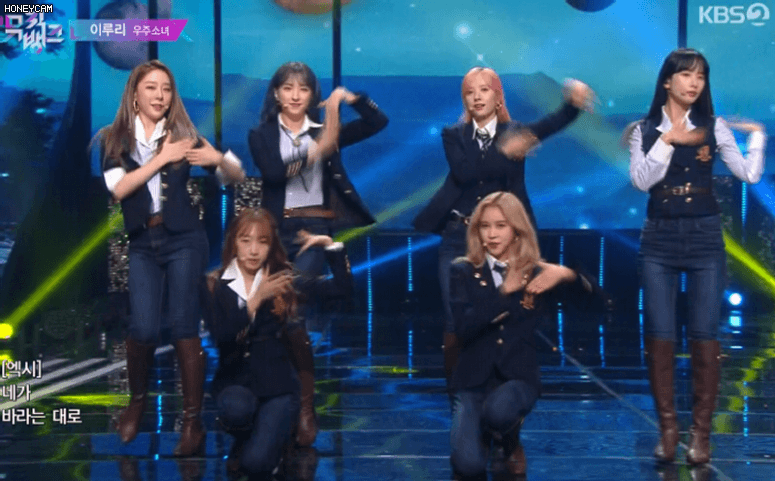 뭘 입어도 잘 어울리는 우주소녀.jpgif