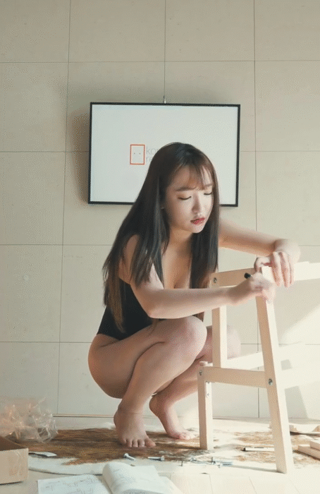 
이케아 가구 조립녀
