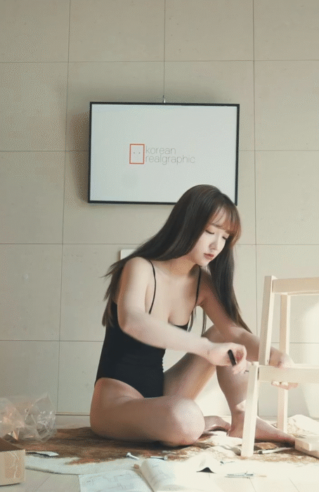 
이케아 가구 조립녀
