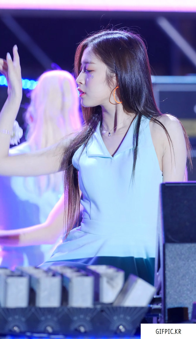 
오마이걸 밀착의상
