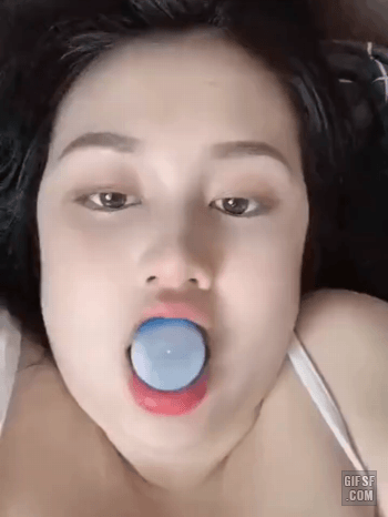 
에어 빼는 누나.....호?
