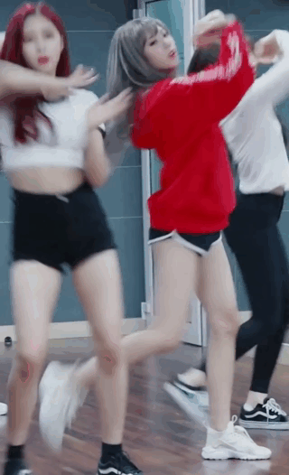 
루다 안무 연습
