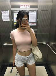 
셀카)한팔로 허리감고싶다.
