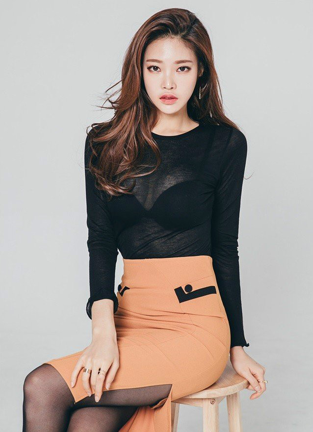 
피팅모델 정윤 오피스룩
