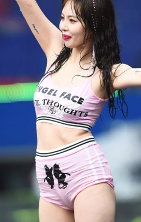 
현아 물놀이
