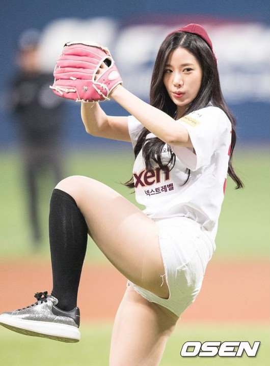
레전드 핫팬츠+살스 시구jpg.
