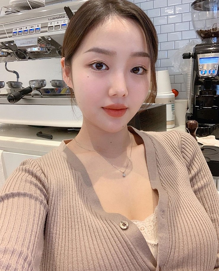 
약수역 카페 여사장님

