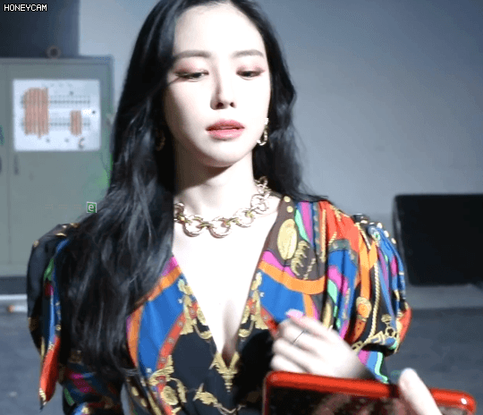 
손나은 계속 볼게요.gif
