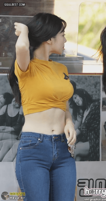 
애플힙 터질듯한 스키니진gif.
