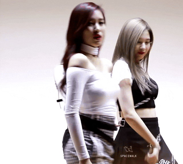 
미나 봉긋
