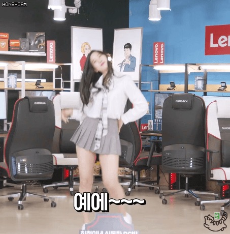 
교복핏이 야한 20대 중반녀gif.

