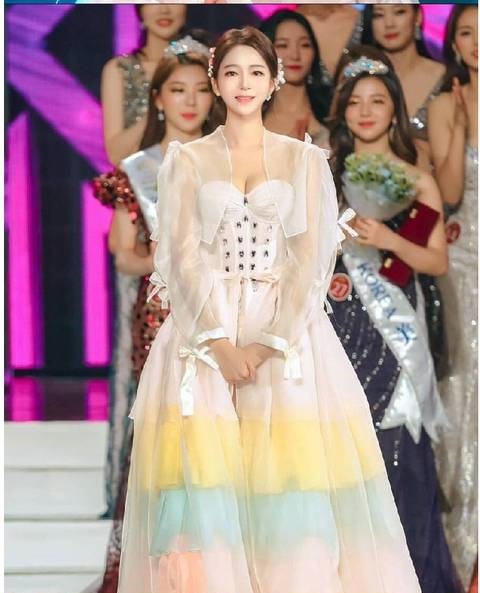 
수영복 심사를 대체한 미스코리아 한복쇼
