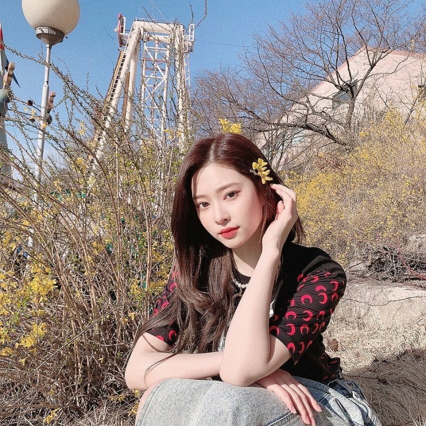 
아이즈원 김민주
