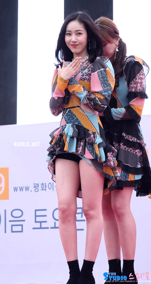 
[여자친구] 신비 앞이 허전한 원피스
