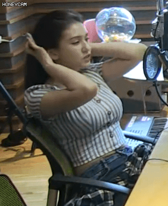 
필라테스 하는 전소미.gif
