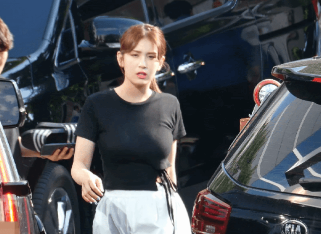
필라테스 하는 전소미.gif

