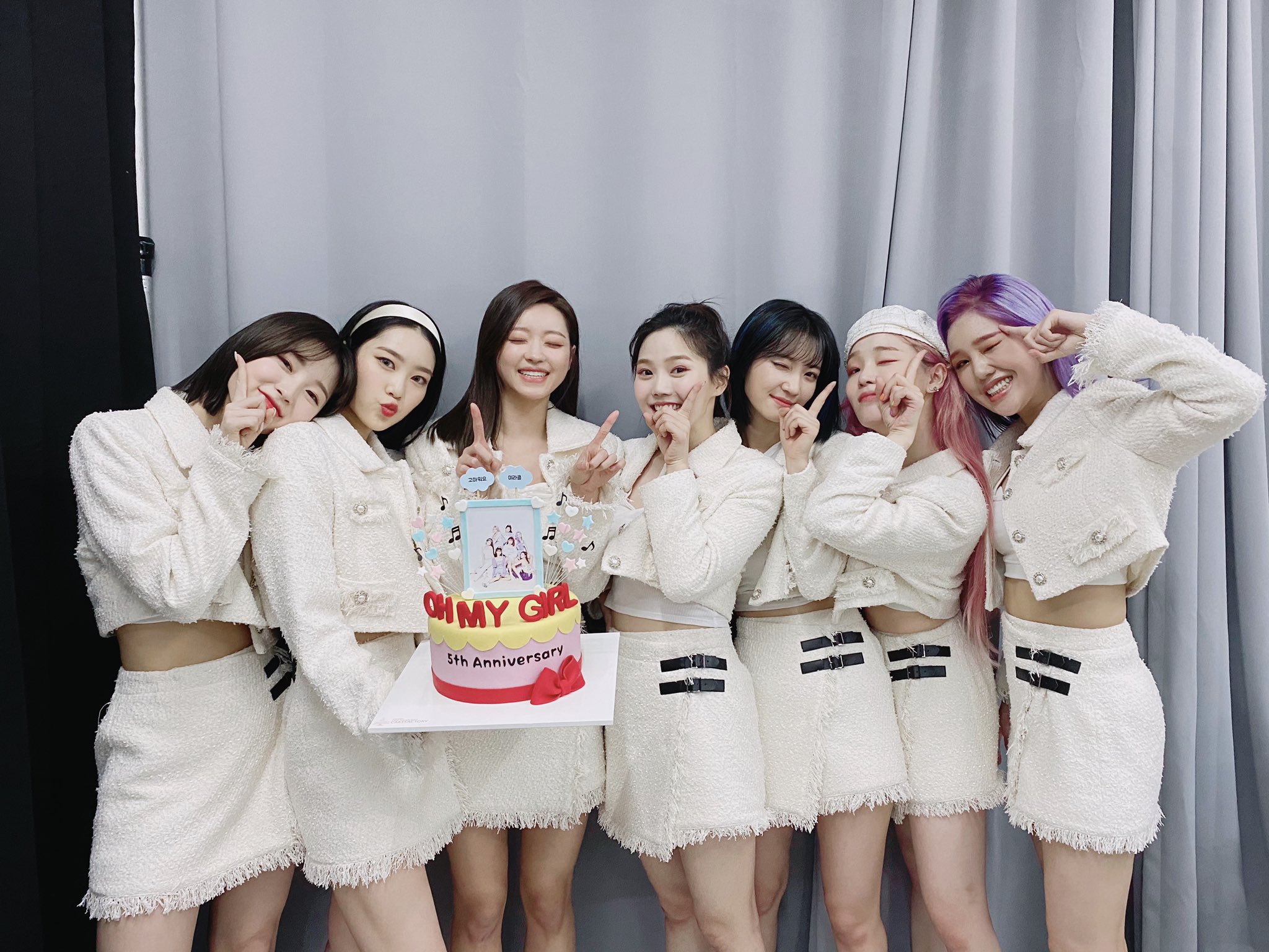 
오마이걸 첫 음원1위 축하해!
