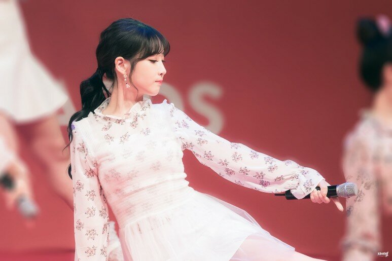
러블리즈 애교장인 케이 & 무민 지애
