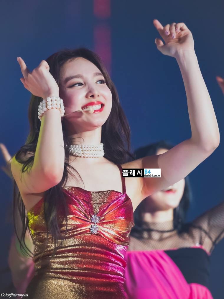 
깨끗한 나연이의 겨
