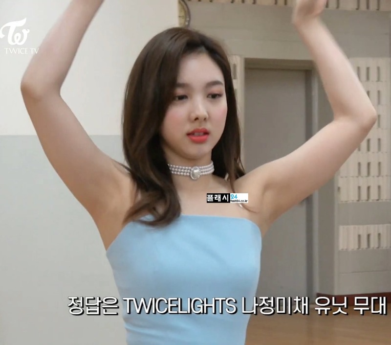 
깨끗한 나연이의 겨

