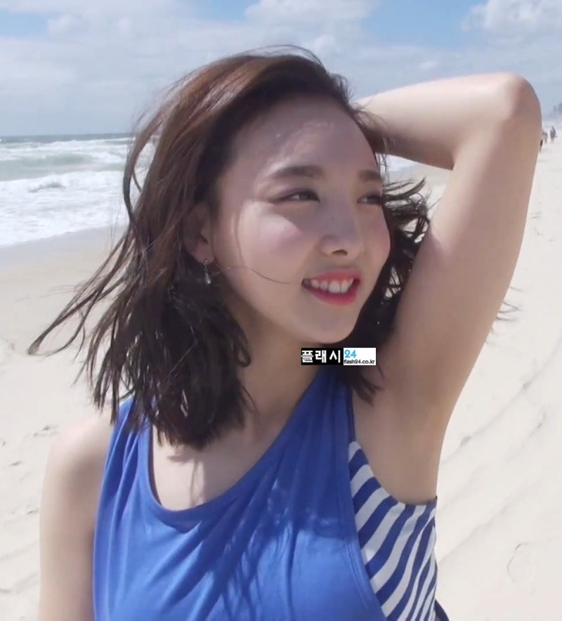 
깨끗한 나연이의 겨
