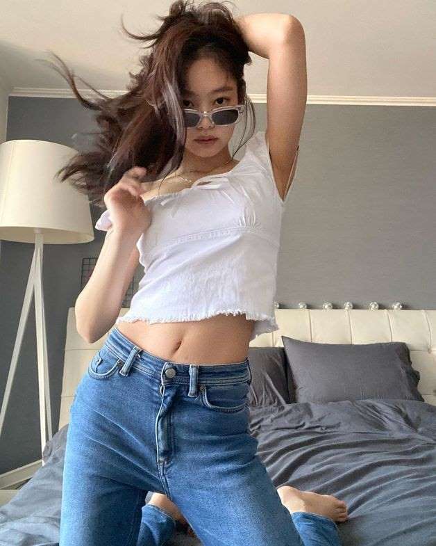 
제니, 도발적 섹시미
