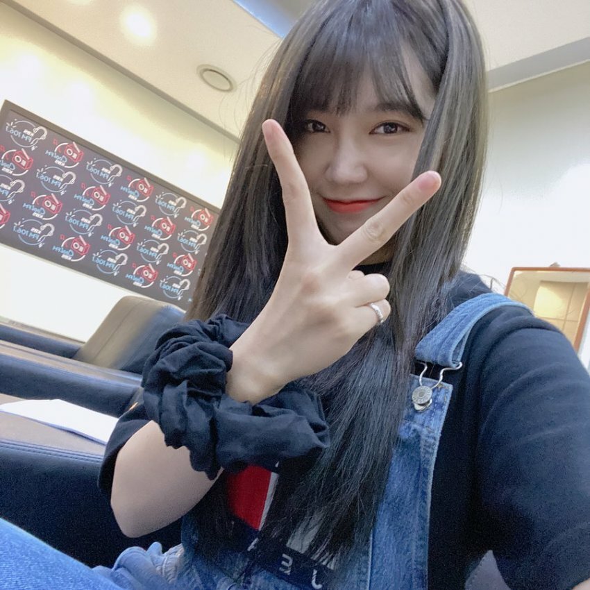 
브이
